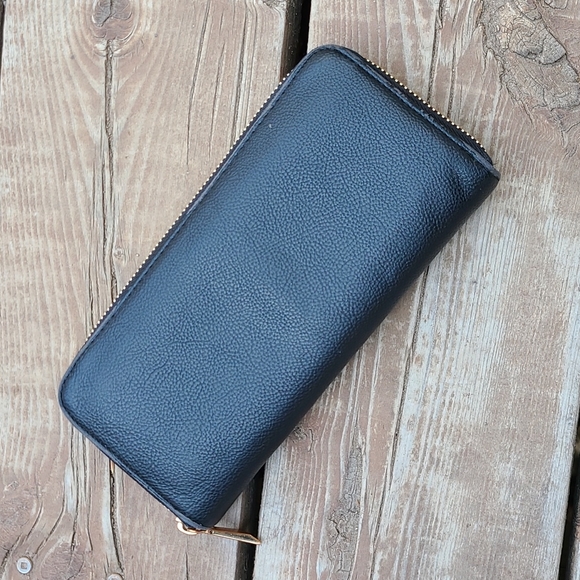 Black and Gold Mossimo Wallet - Picture 1 of 7